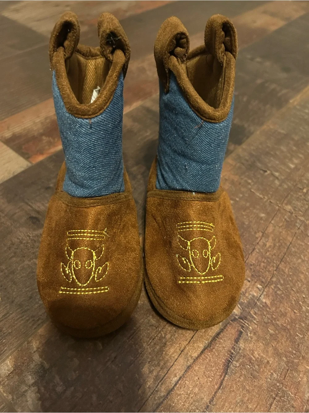 Woody houseshoes size 7/8.